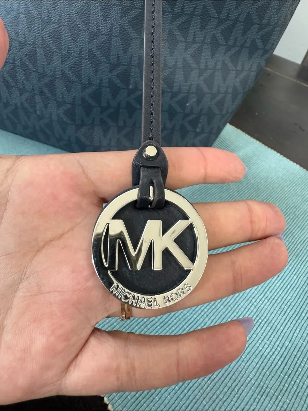 Michael Kors Hayley Large Signature Tote